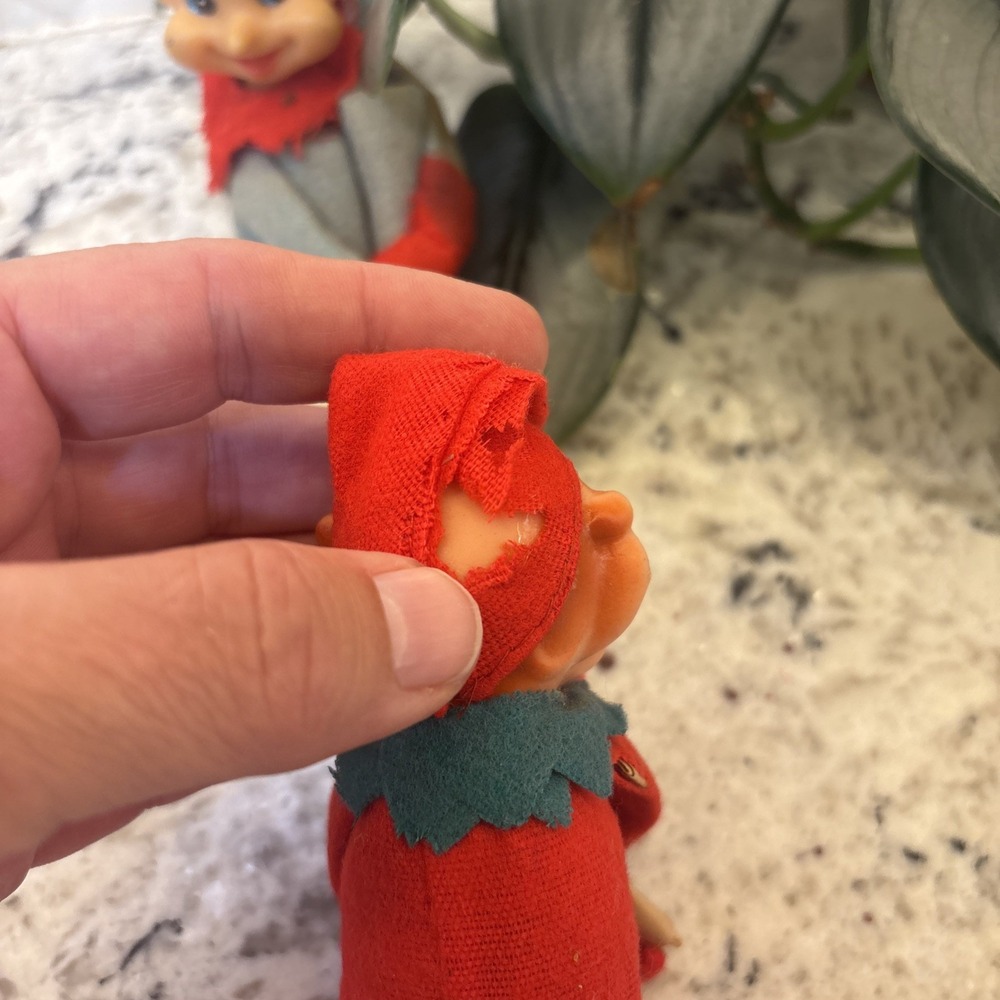 Vintage 2 Knee Huggers Elf Pixie Shelf Sitter Green Red Christmas Japan Damage - Picture 6 of 16